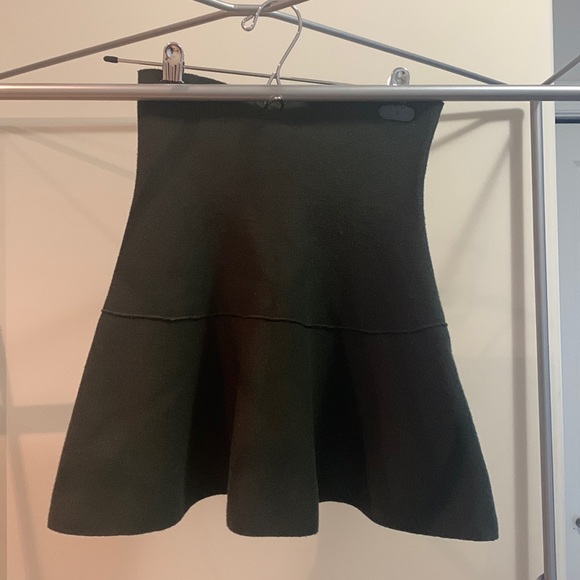 Super comfy skirt knit purchased at Zara. Hits right above knees - Picture 1 of 3